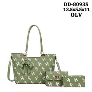 High grade tote handbag, 3piece with a long shoulder strap and a beautiful bow.